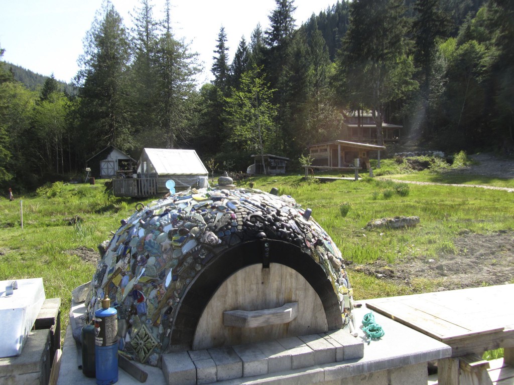 Interesting outdoor pizza oven